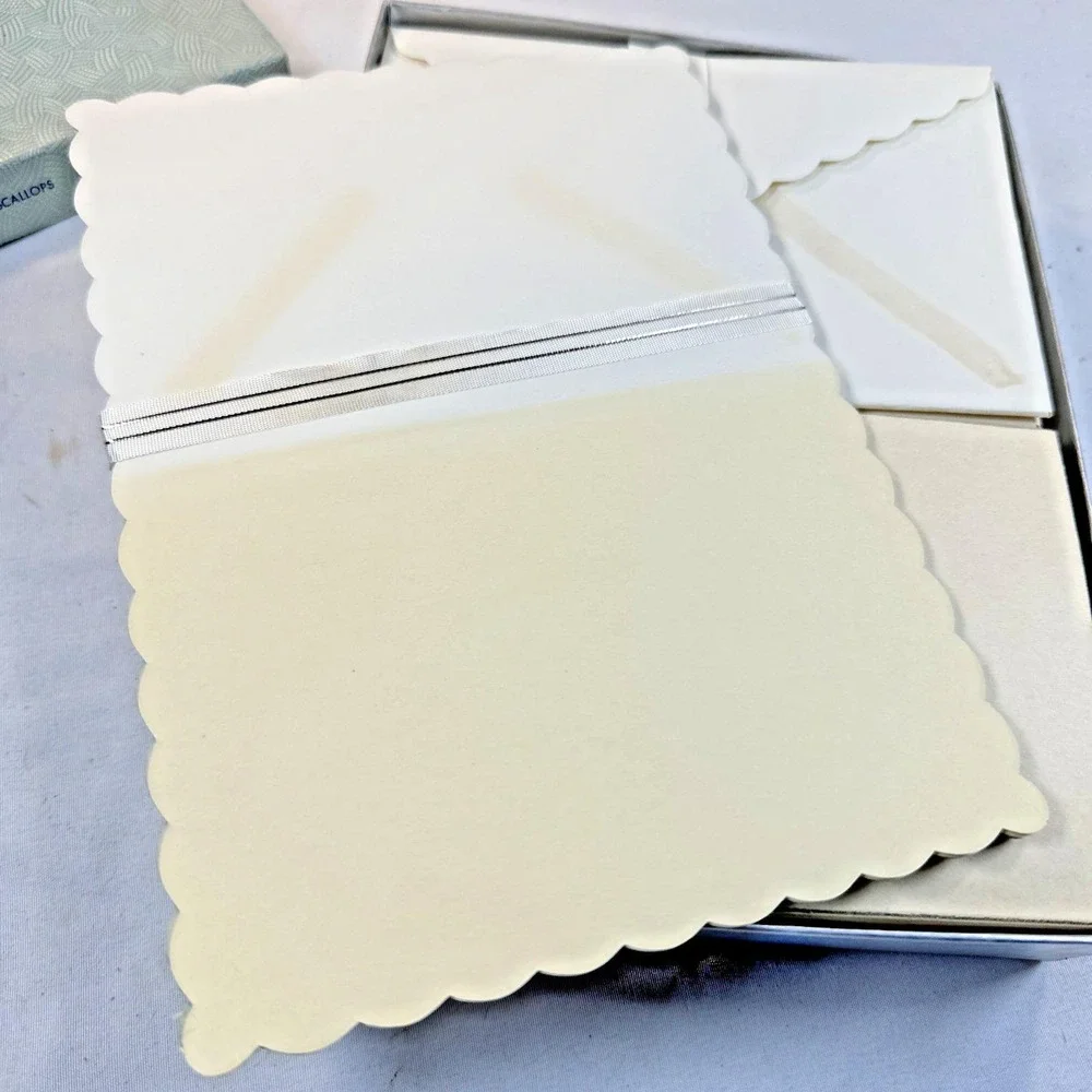 Petite Scalloped Fine Stationary 24 Sheets/18 Envelopes NIB